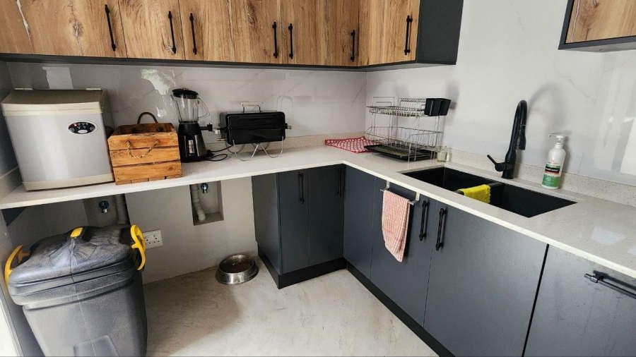 5 Bedroom Property for Sale in Safari Gardens North West